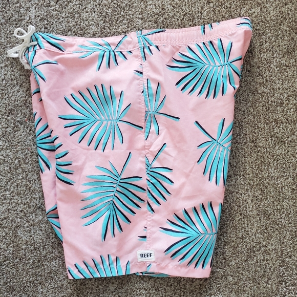 Reef Swim Shorts Men's Extra Large Pink Palm Leaves Surfer Print Pockets Drawstr - Picture 3 of 7